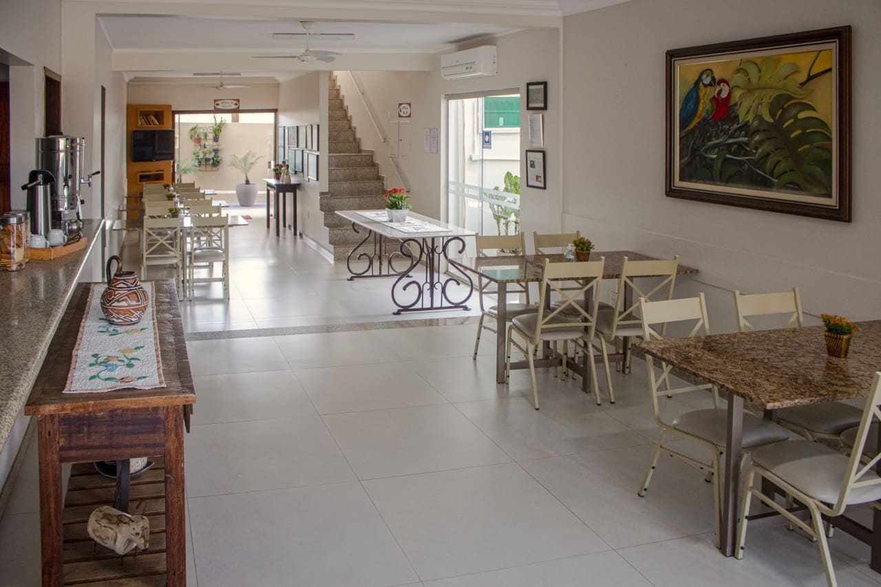 Mesas café Pousada das Araras de Araçuaí