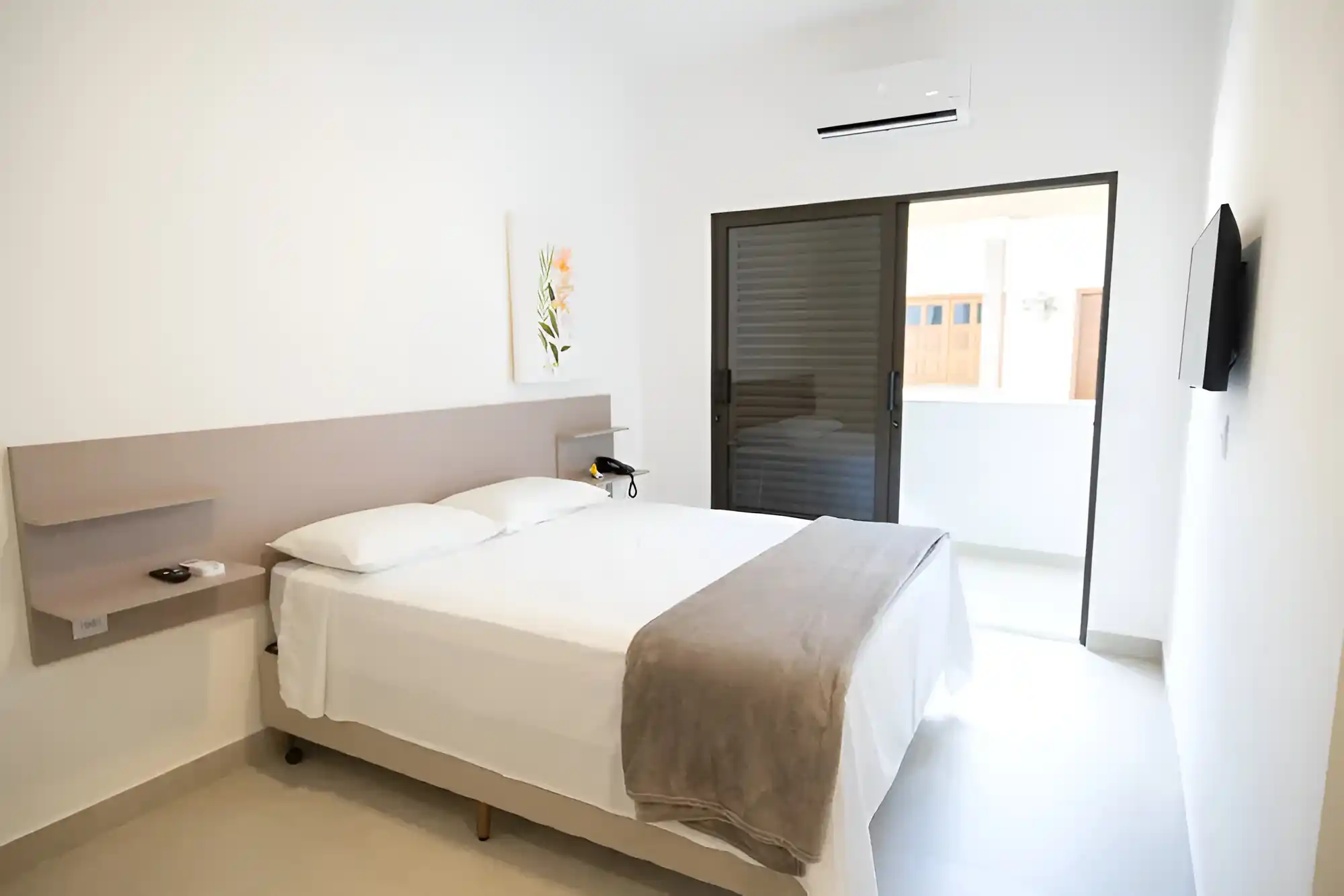 Cama de Casal da Suíte Luxo Casal Pousada das Araras Araçuaí